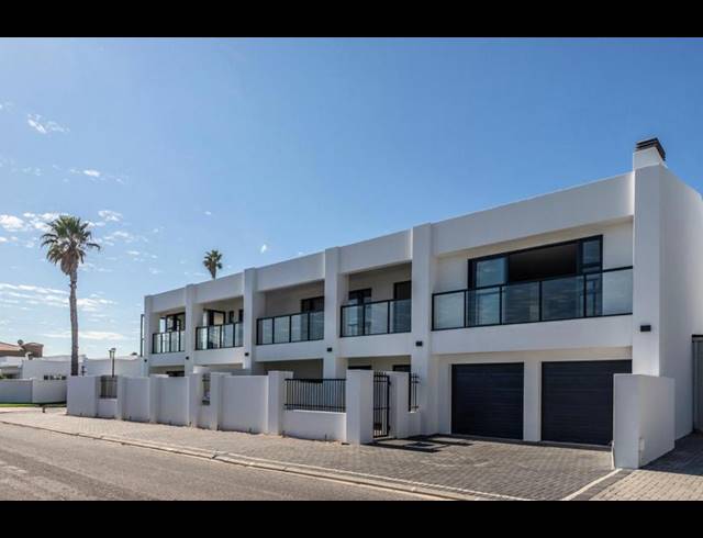 4 BEDROOM TOWNHOUSE FOR SALE IN MELKBOSSTRAND